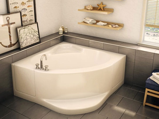 Large corner fitting bathtub