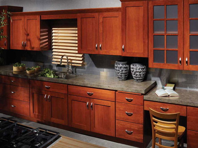 Kitchen with dark wood cabimets and a granit countertop